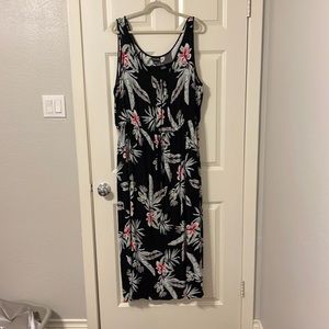 City chic maxi dress. Worn once. Has a drawstring phone n the middle. Size 24